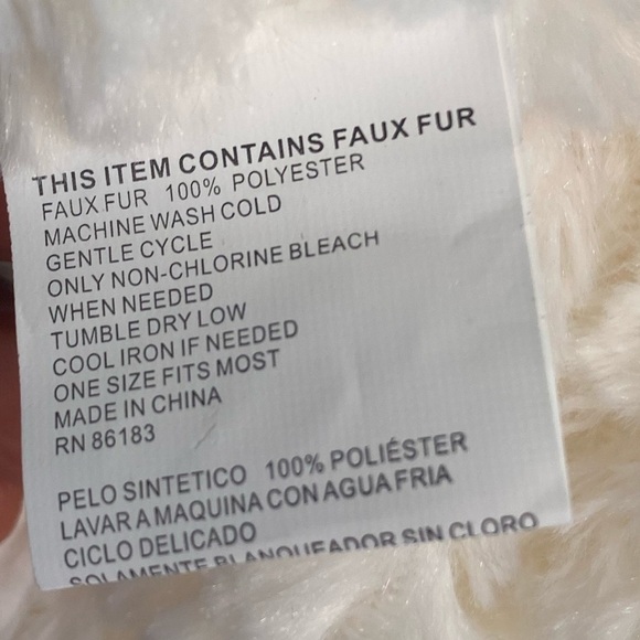 Women NWT infinity faux fur loop infinity scarf. - Picture 6 of 7